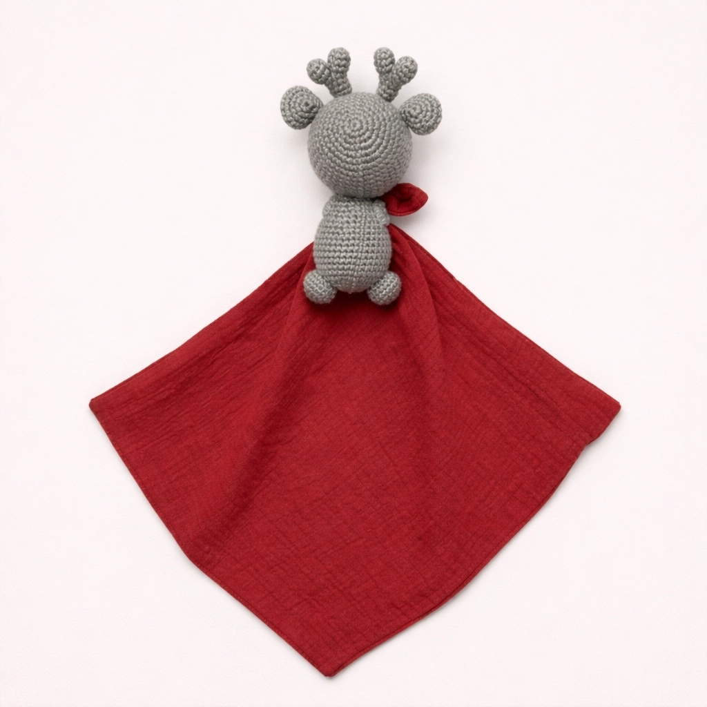 Gehaakt hertje met muslin tutdoekje roestrood beige